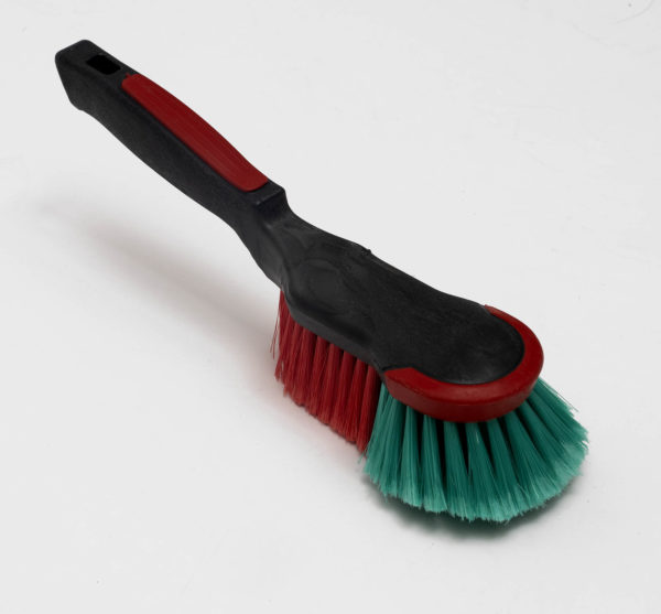 This Vikan 524652 soft hand brush is ideal for all kind of sensitive surfaces onboard. Vikan high quality tools are favored by professionals.